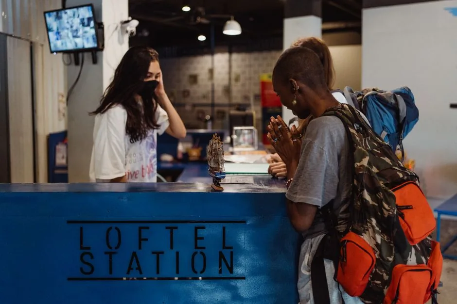 hostel vs hotel cost
