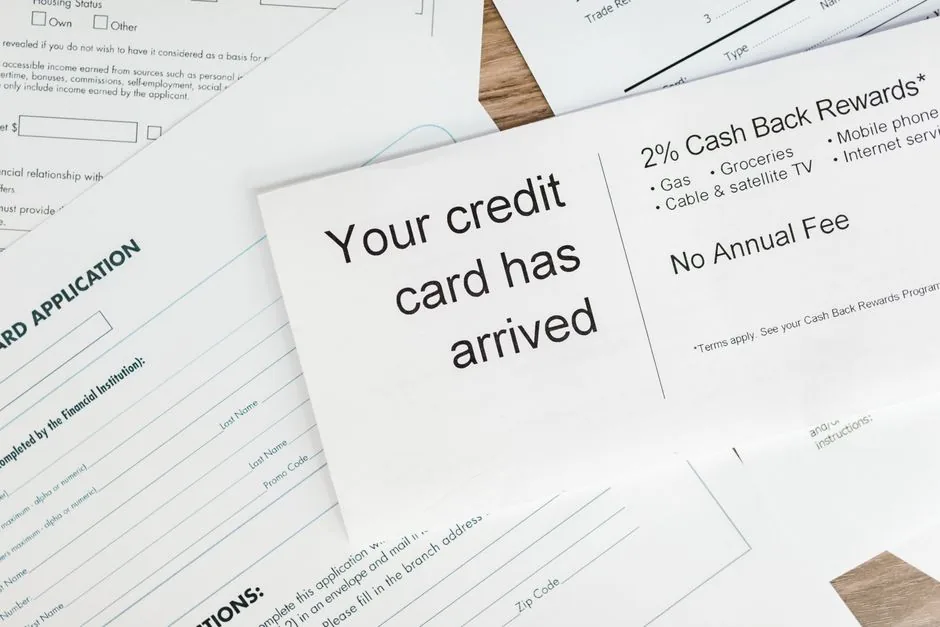 comparing travel rewards and cash back cards